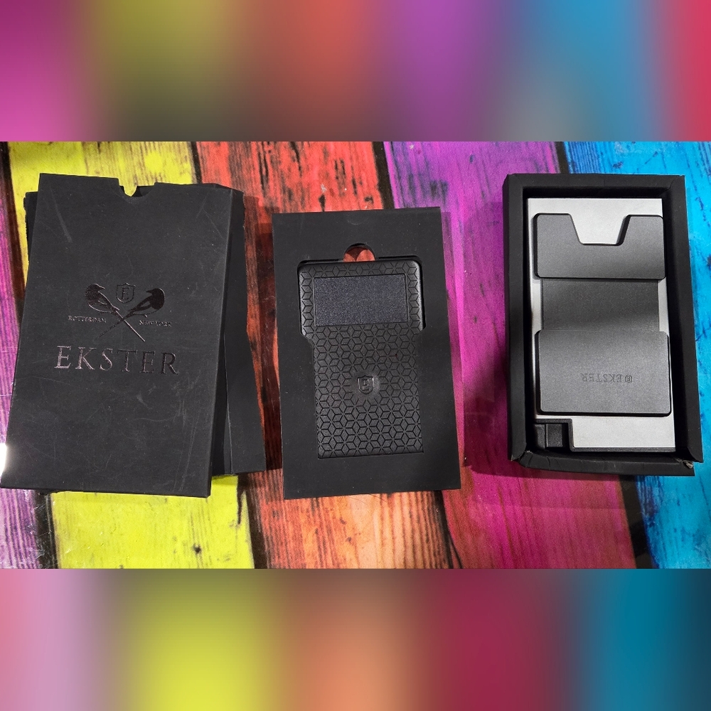 *Missing a Part* Ekster Trackable Card Wallet, Black, Android Version.